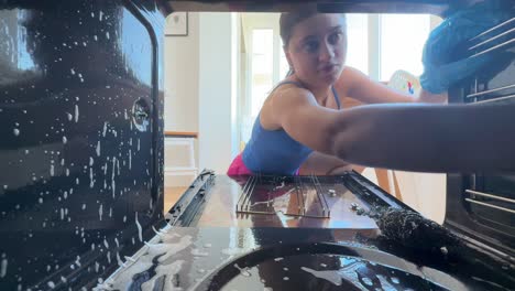 cleaning an oven
