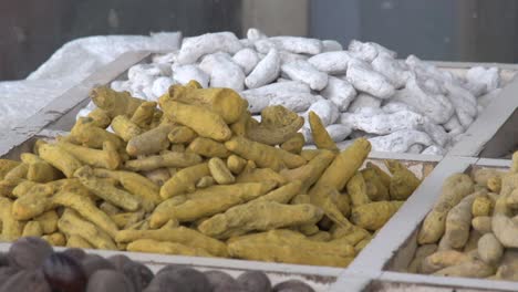 Rack-focusing-on-spices-display-at-the-traditional-Bahraini-spice-market-in-Manama