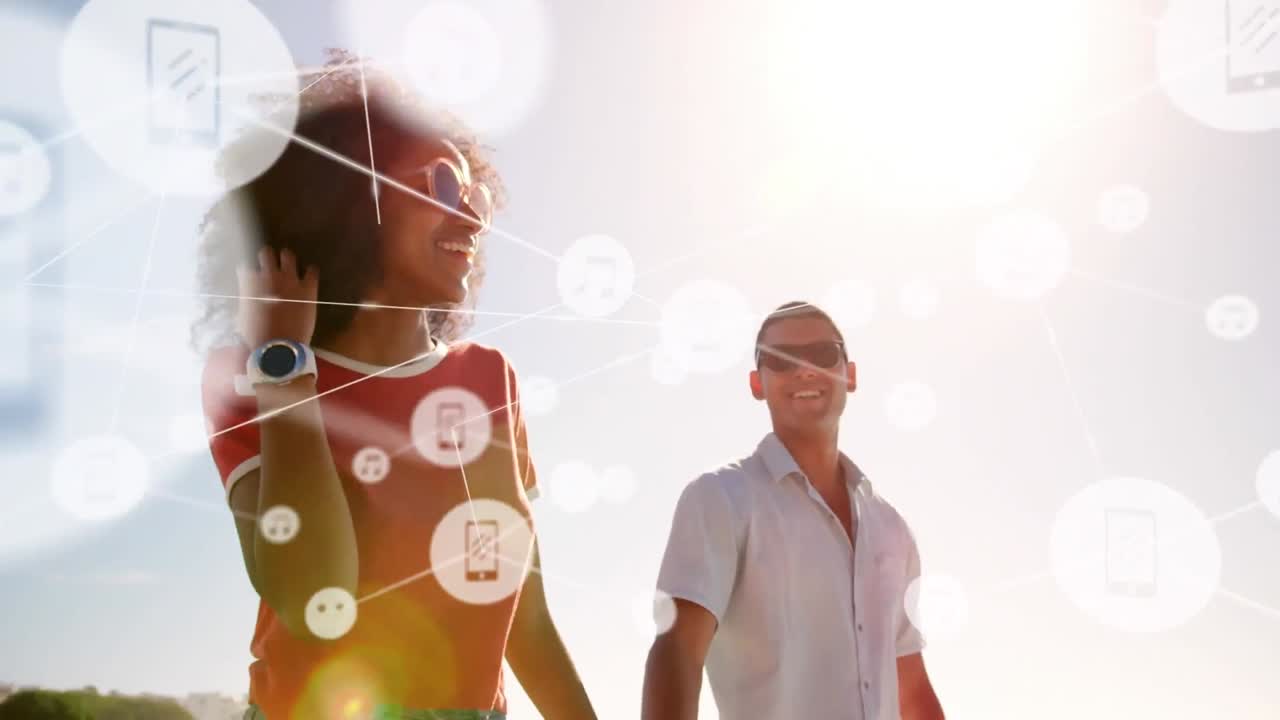 해변에서 행복한 커플에 대한 연결 네트워크의 애니메이션