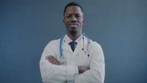 retrato de un médico confiado