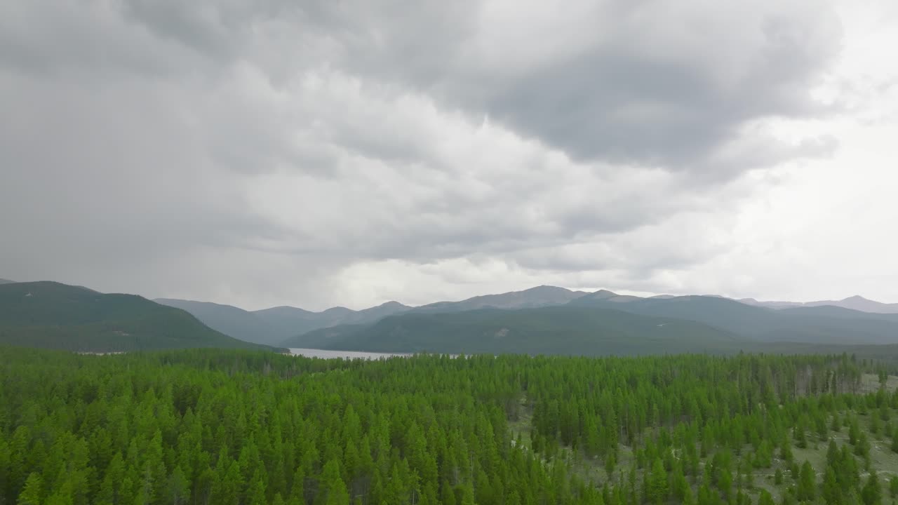 leadville colorado aerial-1의 청록색 호수 위의 폭풍