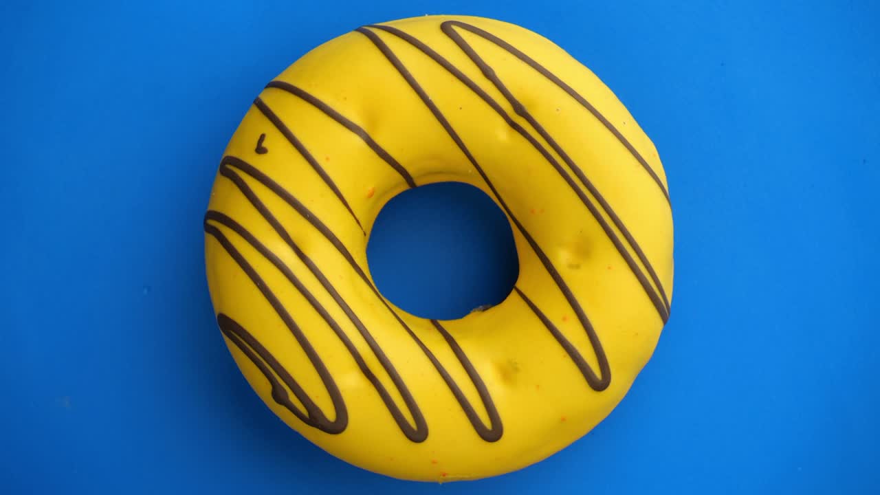 el donut está vidriado de cerca, con un bucle sin costuras.