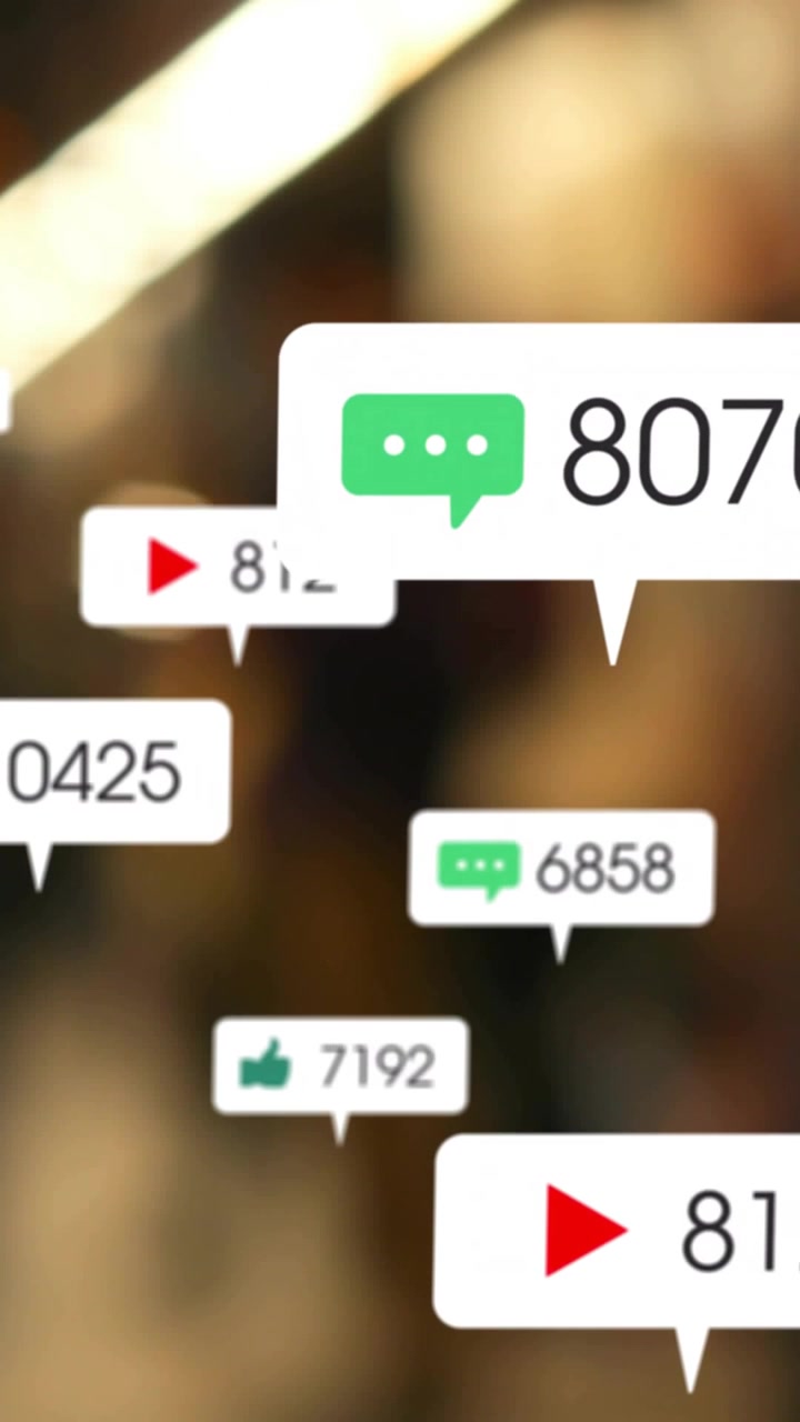 Video verticale: Gruppo di badge che appaiono a impulsi, si raggruppano, si stabilizzano e poi si ritirano per mostrare attività.
