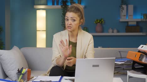 home office worker woman nods to the camera, says no, no.