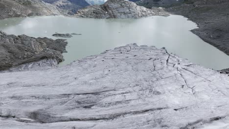 Lengua-Y-Laguna-Del-Glaciar-Fellaria,-Valmalenco-En-Italia