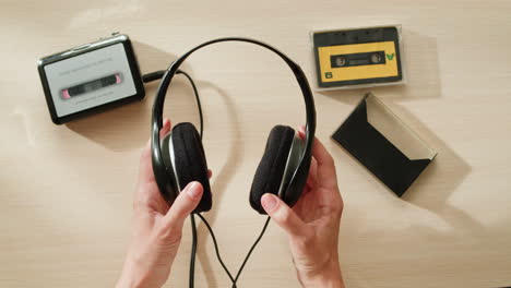 auriculares y cintas de casete antiguos