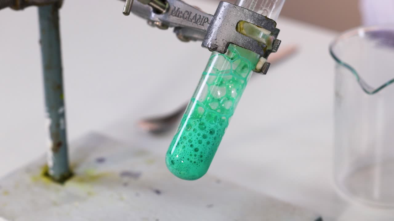 실험실 환경에서의 화학 반응