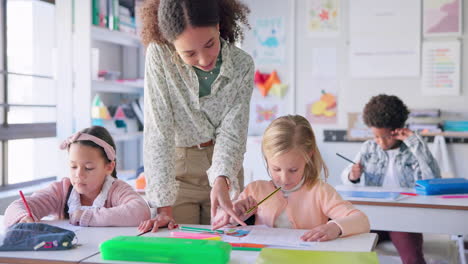 Hilfe,-Lehrerin-Und-Frau-Mit-Bildung