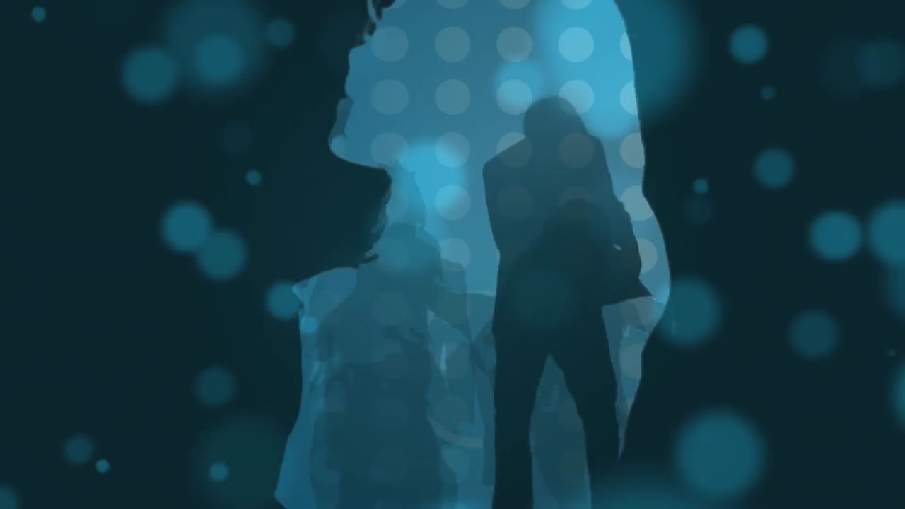 뒤에서 춤을 추는 사람들의 실루 ⁇ 에 대해 움직이는 파란색 반 ⁇ 이는 반점의 디지털로 생성 된 비디오