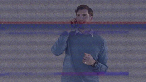 animación de líneas de distorsión e interferencia, sobre un hombre confundido hablando en un teléfono inteligente