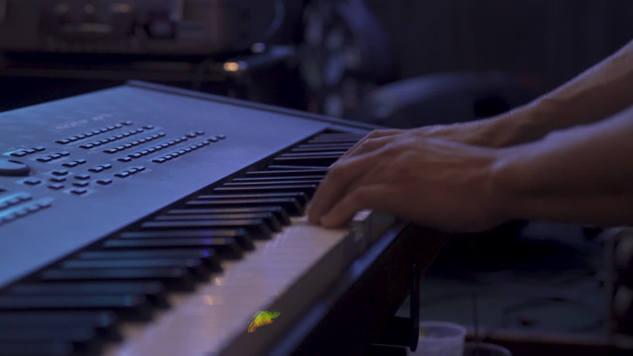 handheld orbit from static shot of a man playing keys on stage  in 4K