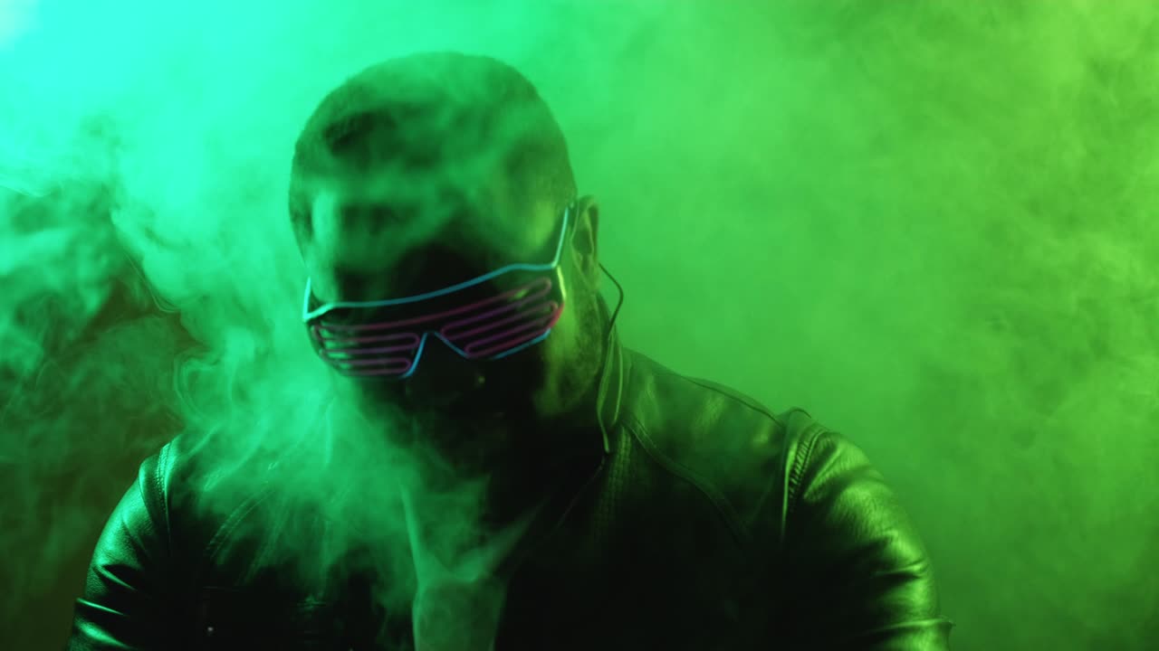 fiesta de cyberpunk baile de neón hombre fresco club nocturno de los años 90