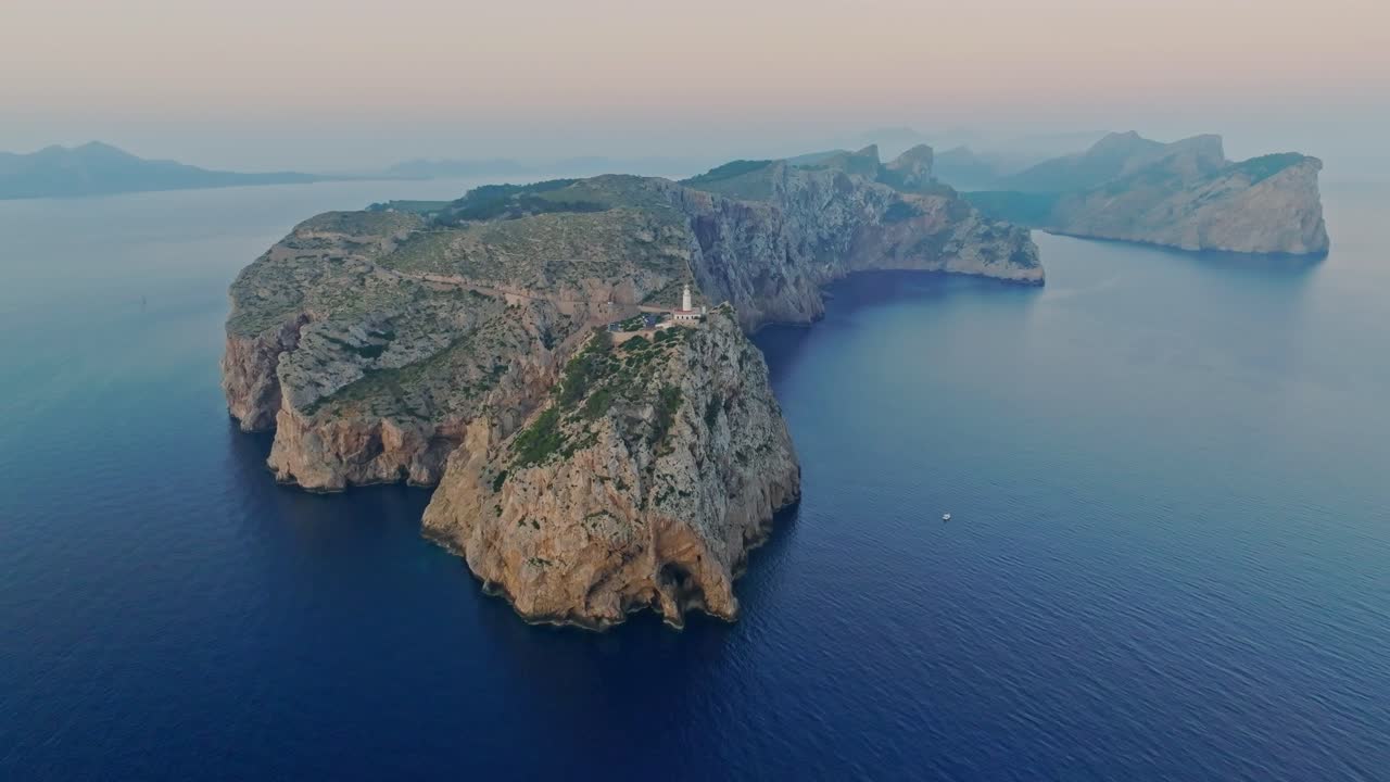 Faro di Formentor, Serra de Tramuntana, Maiorca, Spagna. Veduta aerea panoramica