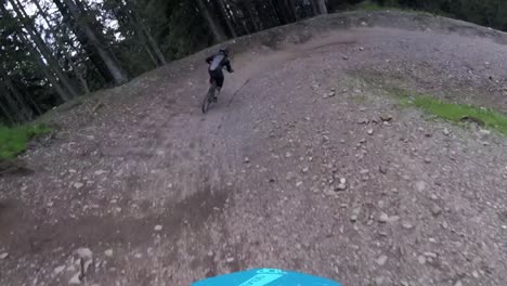 En-Vivo-En-Una-Bicicleta-De-Descenso-En-Austria,-Filmado-Con-Una-Gopro-3