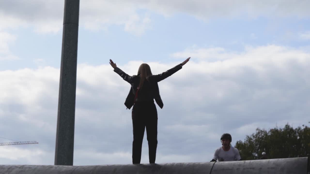 personas que practican deportes extremos