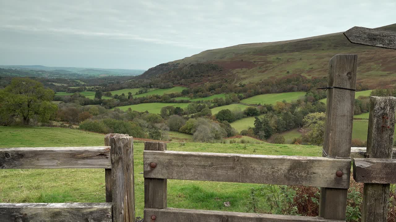 vista del parque nacional de brecon beacons, gales