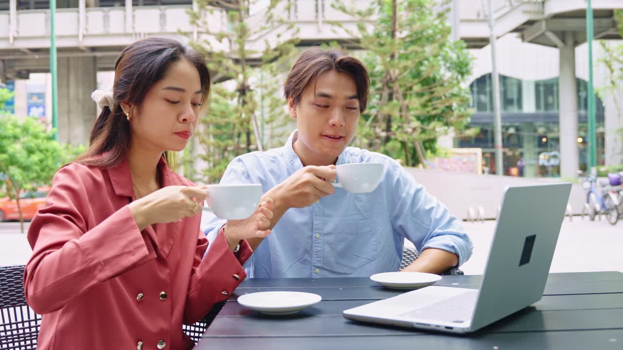 People having coffee