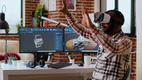 ingeniero 3d masculino desarrollando un prototipo industrial con auriculares vr