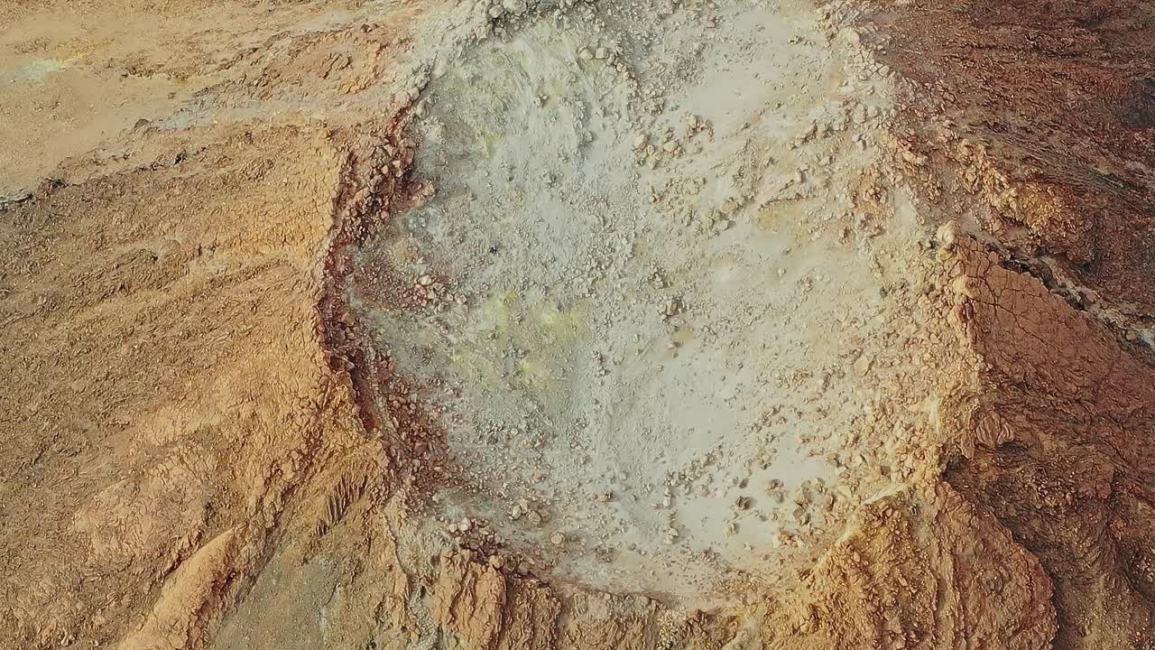 Esplorando il paesaggio vulcanico dell'isola di Tenerife, in Spagna