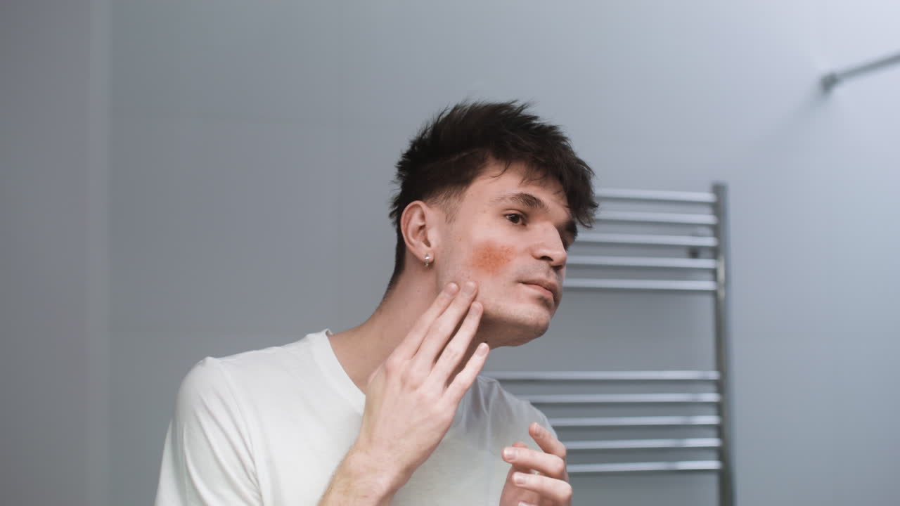 화장실에 있는 남자