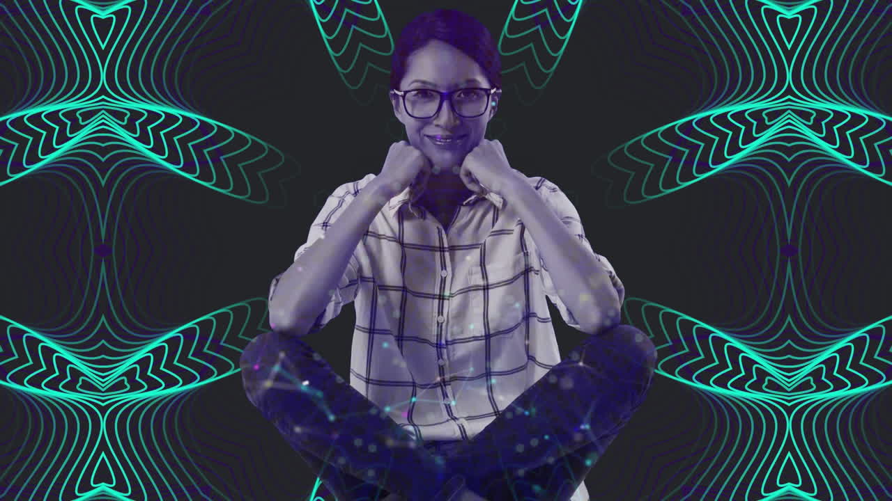 retrato de una mujer contra un fondo caleidoscópico