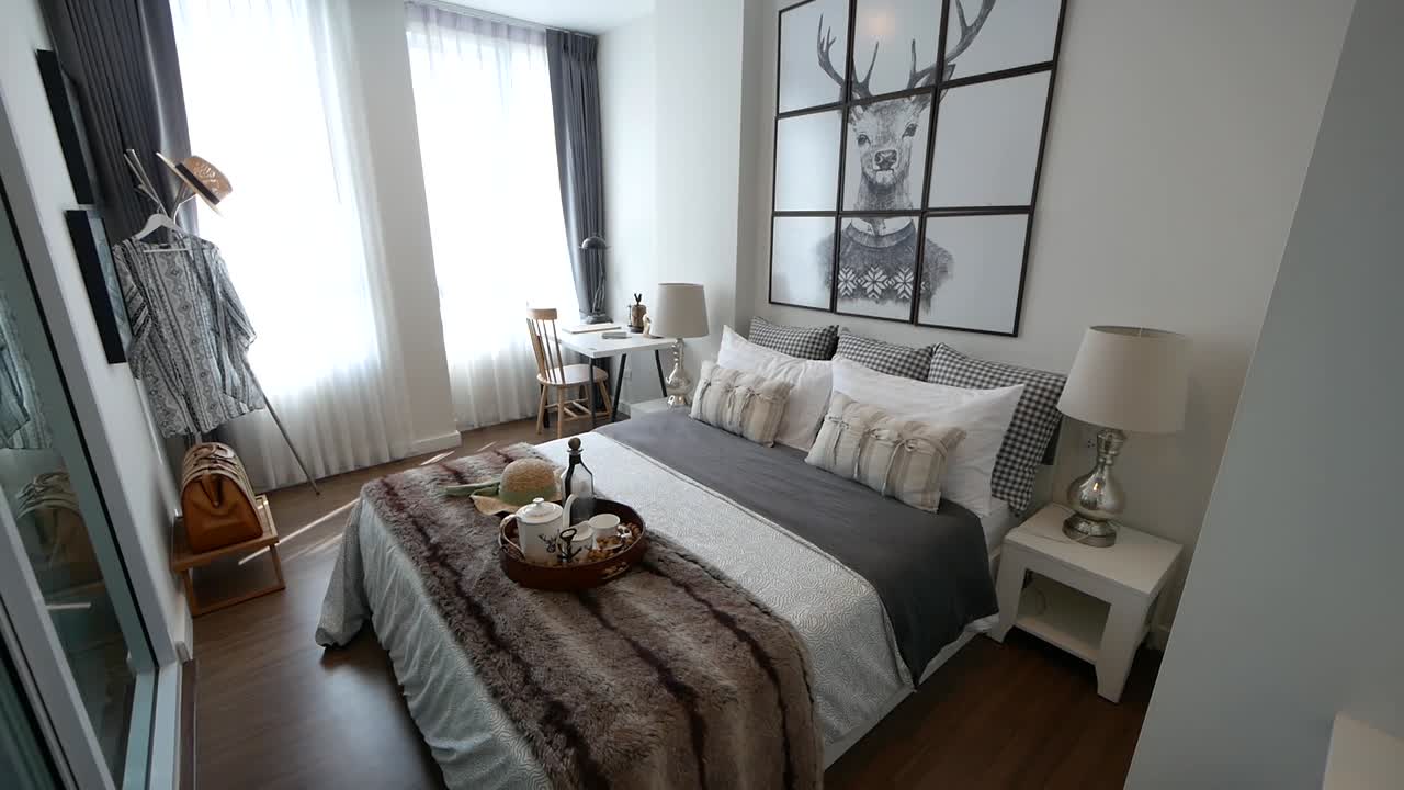 decoración cómoda y elegante del dormitorio del estudio del apartamento