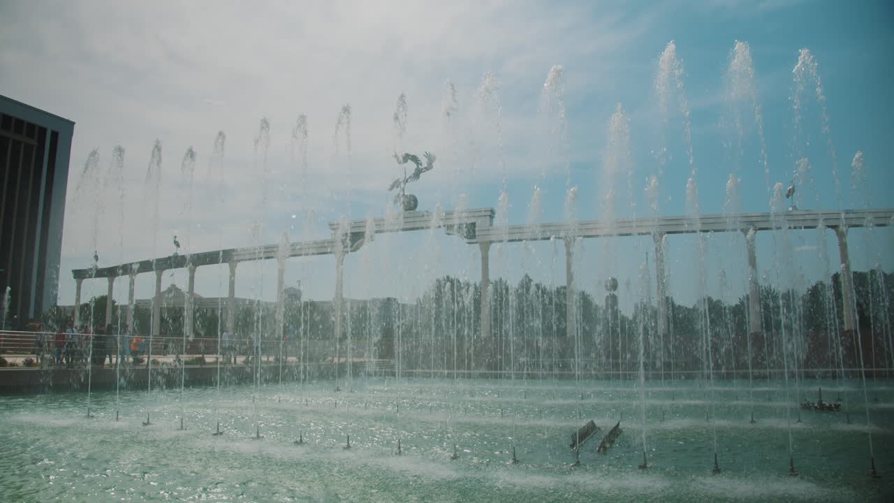 Fountain in Tashkent, Uzbekistan. City center, Presidential Palace building 13 of 17 Main square