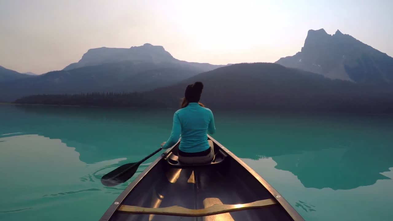 Man travelling on boat in lake 4k