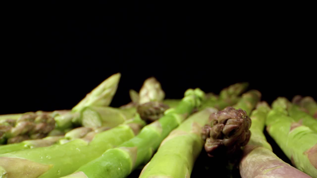 espárragos frescos verdes verduras saludables súper macro de cerca verduras de alta calidad 4k