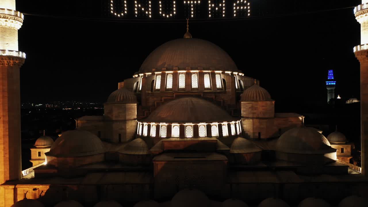 vista aérea de la mezquita de suleymaniye. dice "no te olvides, estamos en el examen"