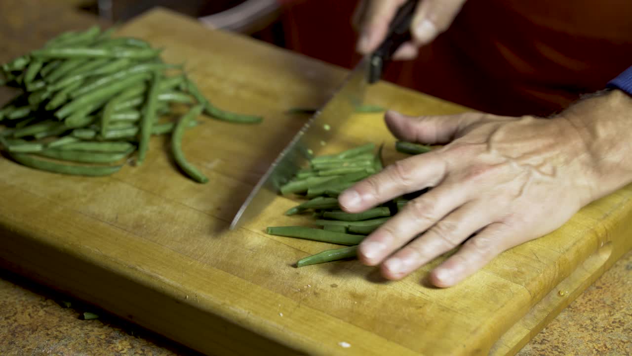 Preparing fresh green beans