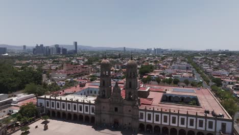 disparo de avión no tripulado, basílica de nuestra señora de zapopan y guadalajara, paisaje urbano de méxico