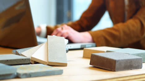 Female-executive-working-at-her-desk