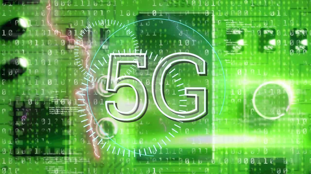 animación de 5g y procesamiento de datos sobre código binario en fondo verde