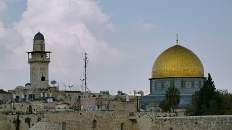 The-Dome-of-the-Rock-,-an-Islamic-shrine-on-the-Temple-Mount-in-the-Old-City-of-Jerusalem