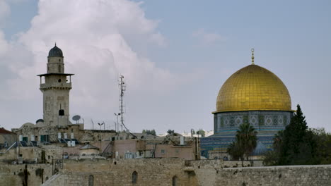 La-Cúpula-De-La-Roca,-Un-Santuario-Islámico-En-El-Monte-Del-Templo-En-La-Ciudad-Vieja-De-Jerusalén