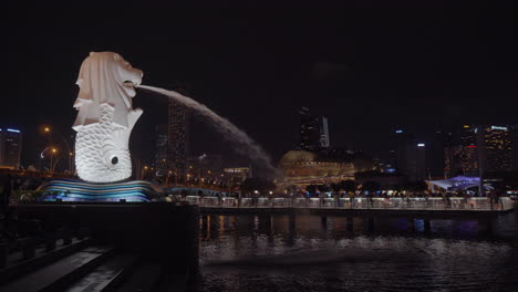merlion statue at night in singapore