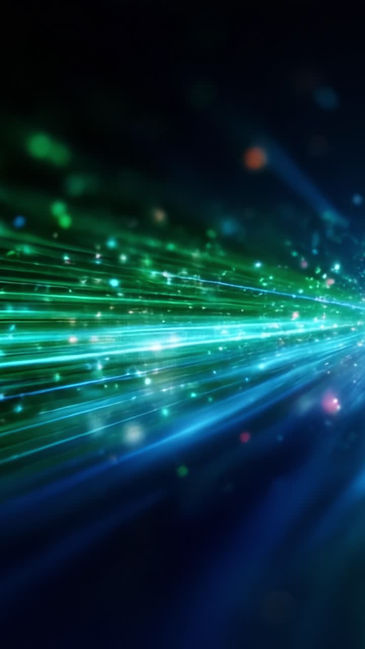 Movimento dinamico di flussi di luce in uno spettro di colori vivaci verde e blu, che crea un'atmosfera energica di movimento e irradiazione in un display digitale.