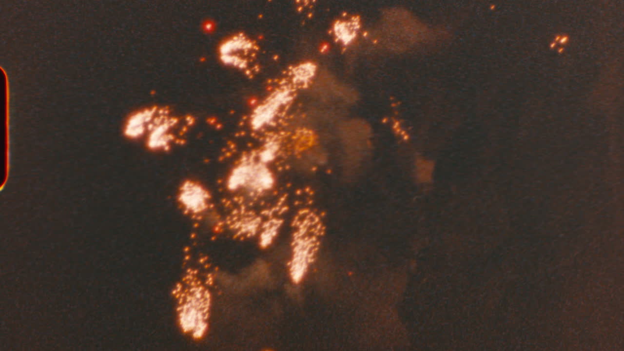 espectáculo de fuegos artificiales por la noche