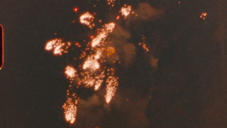 espectáculo de fuegos artificiales por la noche