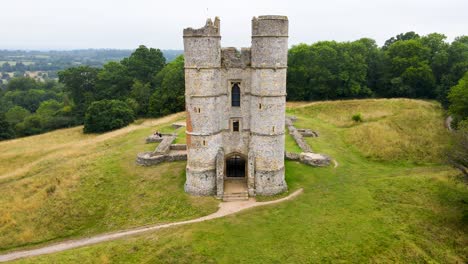 Aerial-backward-ascendant-at-Donnington-medieval-castle-in-Berkshire-county,-England