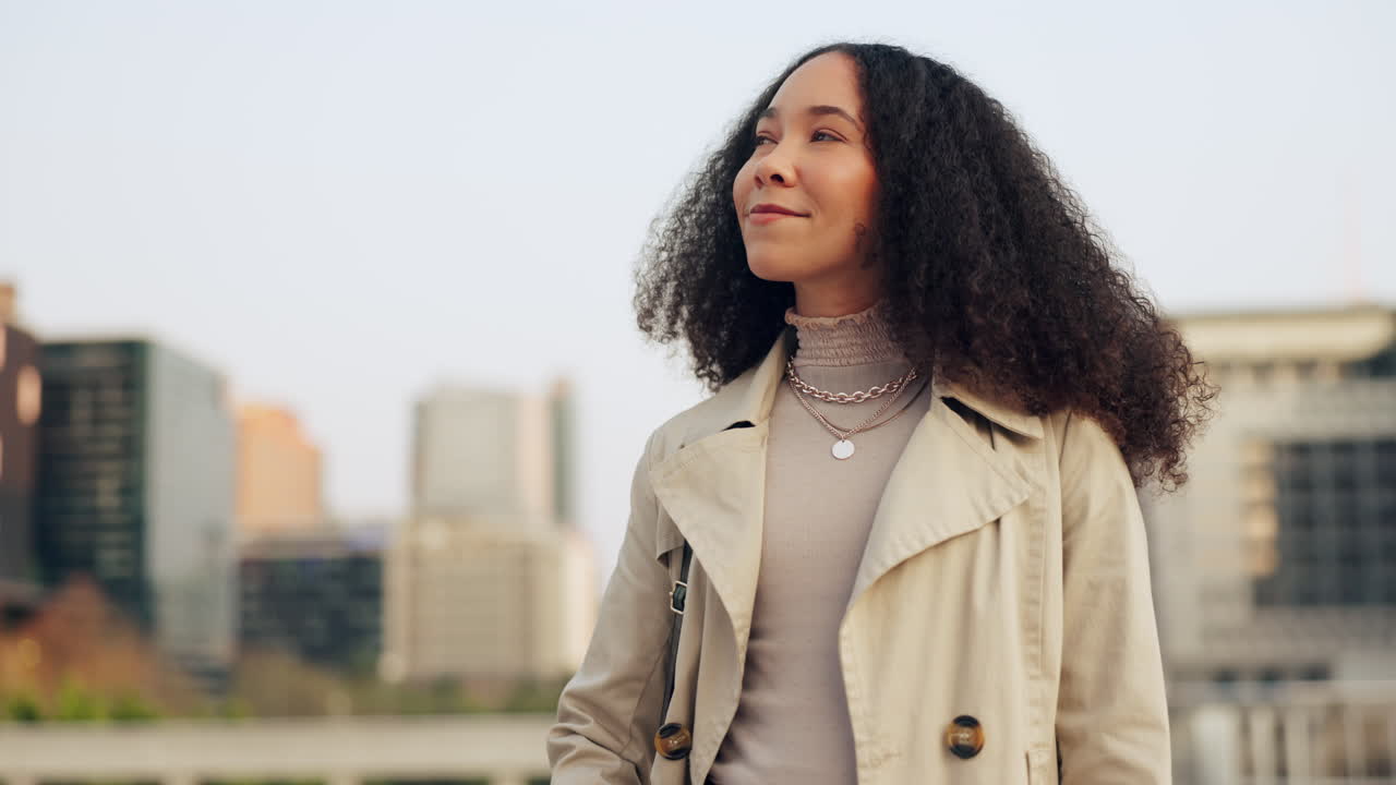 visión, sonrisa y una mujer negra de negocios