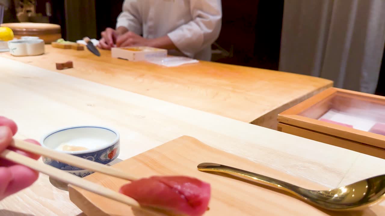 일본식 식당에서 수시를 뽑는 가락