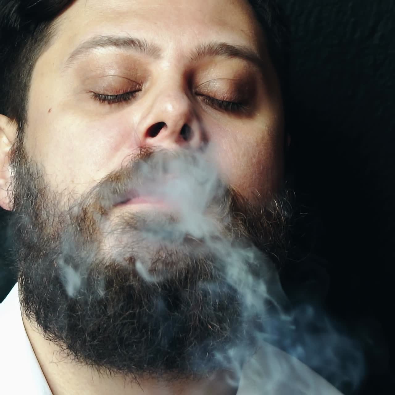 hombre, el humo es dañino para la salud.