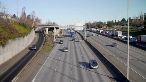 Cars-driving-in-Seattle-traffic