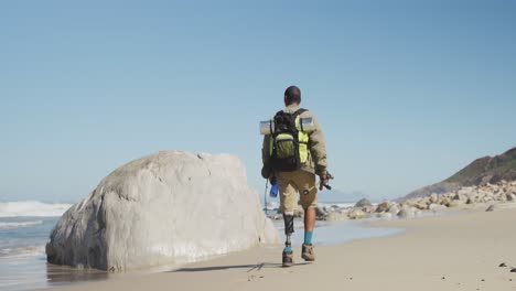 Sporty-mixed-race-man-with-prosthetic-leg-hiking