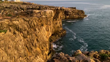 Landschaft-Der-Klippen-Am-Meer,-Mündung-Der-Hölle-In-Cascais,-Portugal