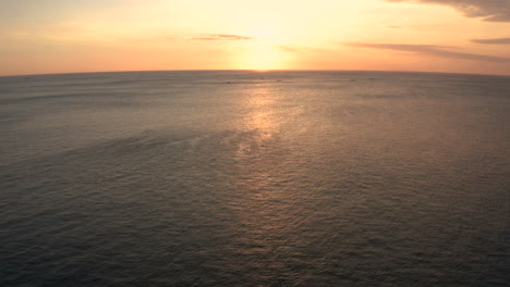 Erstaunlicher-Traumland-strandsonnenuntergang-In-Bali-Indonesien