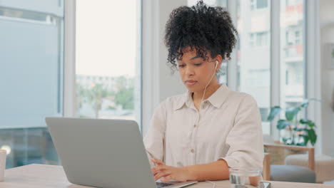 Confident,-serious-and-focused-business-woman