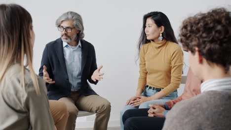 sesión de terapia en grupo